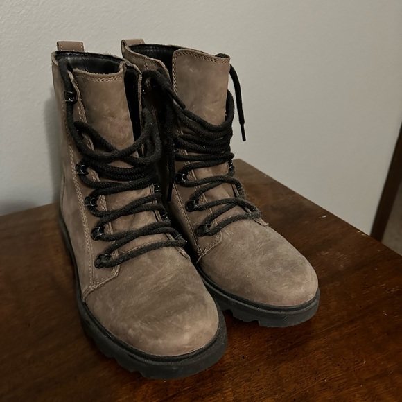 Sorel Boots - Picture 3 of 4